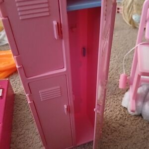 Barbie Pink Toy Locker